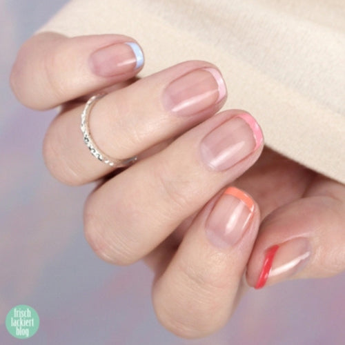 Fertiges Nagel Design des Micro French Nails Tutorials. Das dezente Design passt perfekt zum Clean Girl Look.