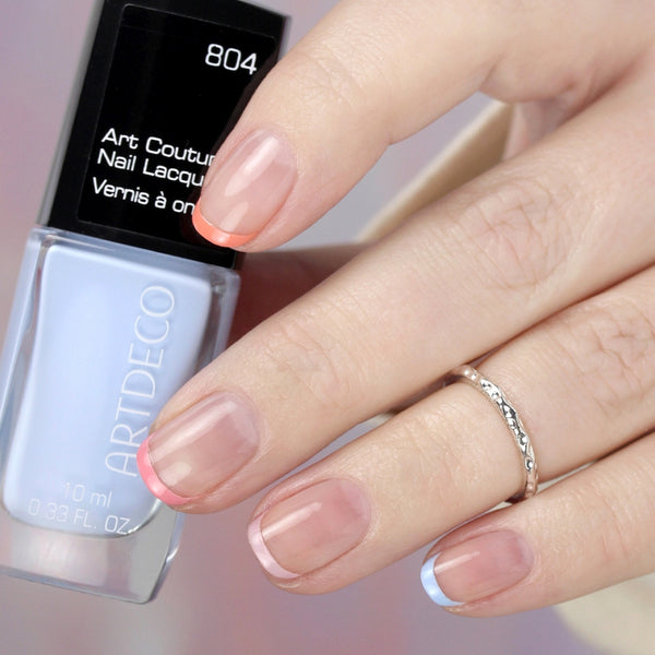 Fertiges Nagel Design des Micro French Tutorials mit der Nr. 804 des Art Couture Nail Lacquers