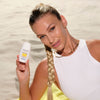 Mainvisual für das neue Aqua Serum Daily Defense SPF50+, das Pflege und Sonnenschutz in einem vereint.