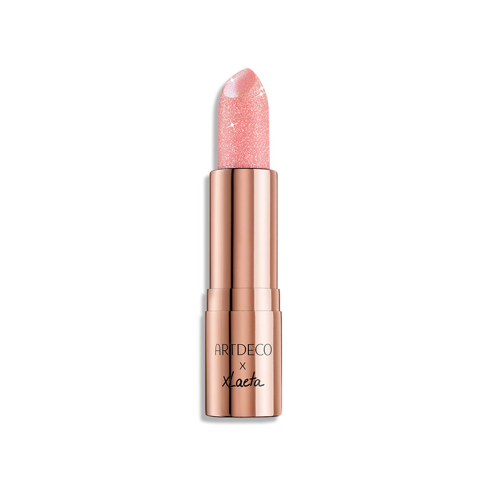 Produktbild des limitierten Let me Glam you Lip Balm in einem roségoldenen Mechanismus 