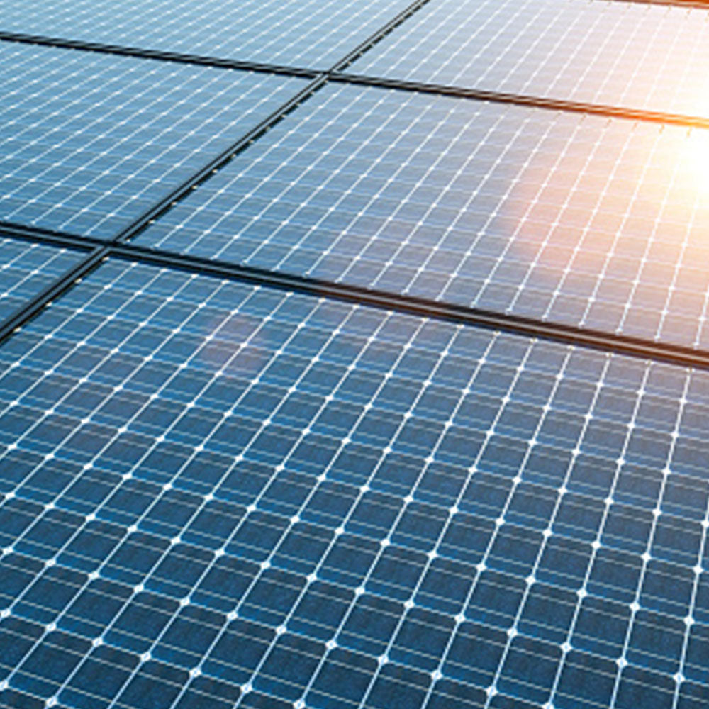 Solarplatten auf die Sonne scheint für Nachhaltige Energie