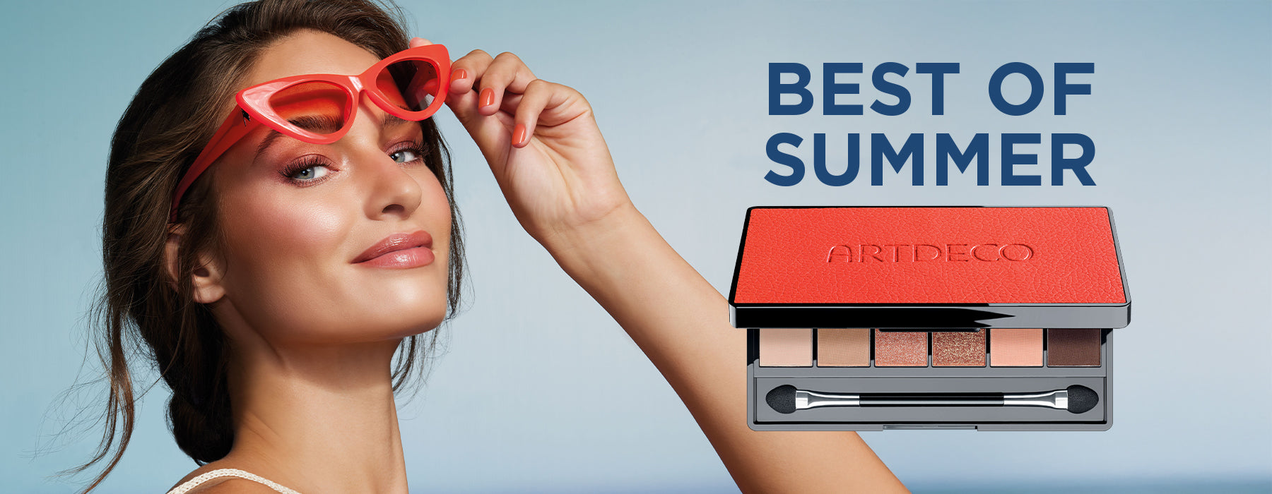 Desktop-Kollektionsbild der neuen ARTDECO Best of Summer-Kollektion zusammen mit dem Highlight-Produkt Iconic Eyeshadow Palette im sommerlichen Design