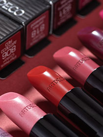 Lippenstifte in Rosa, Rot und Rose
