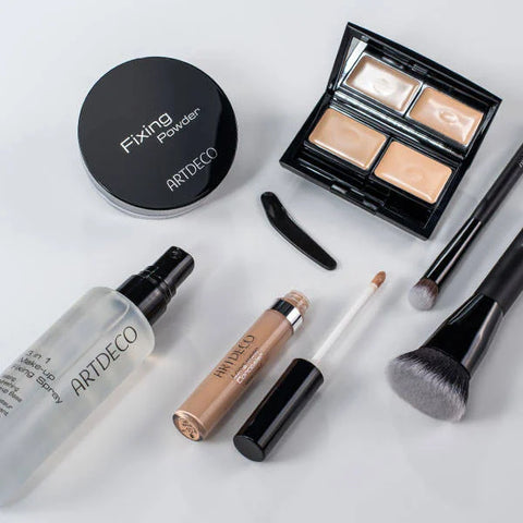 Übersicht der verwendeten Produkten des Schminktipps "Make-up bei Hautproblemen"