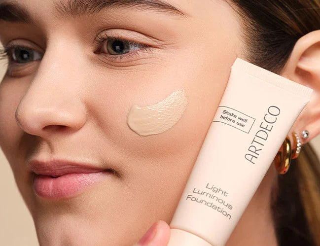 Teint auffrischen mit einer leicht deckenden Foundation