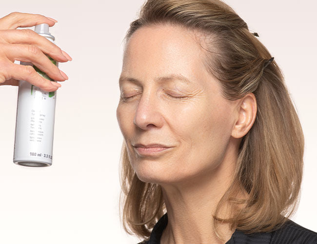Das Oxyvital Tonic Spray spendet der Haut zusätzliche Feuchtigkeit