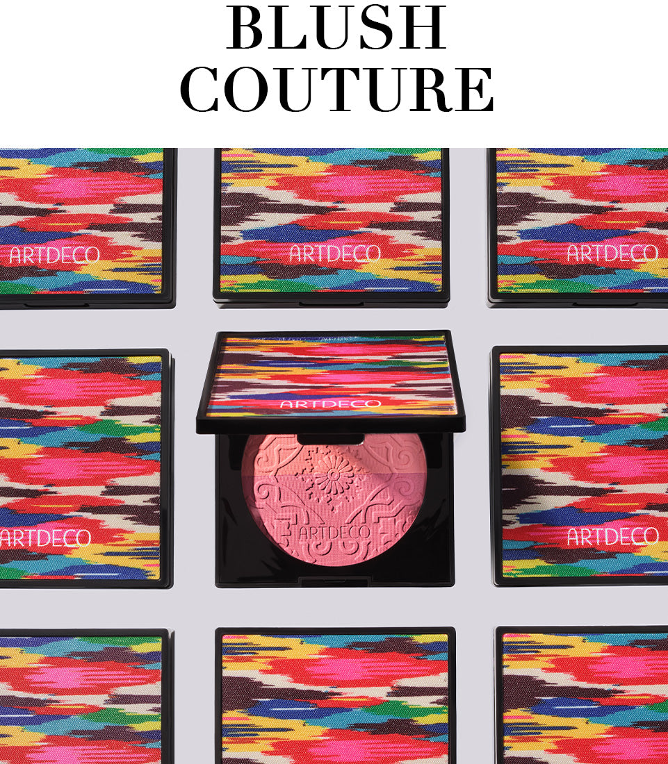 Neun Blush Couture liegen in drei Reihen geschlossen auf einem neutralen Hintergrund, um das kunstvolle Samarkan Design gut zu erkennen. Der Blush Couture in der Mitte ist halb geöffnet. Zudem steht in Großbuchstaben der Name des Produktes »Blush Couture«.