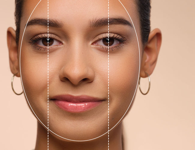 Model hat grafische Elemente eingezeichnet, um zu verdeutlichen wo der Bronzer aufgetragen werden kann für unterschiedliche Ergebnisse