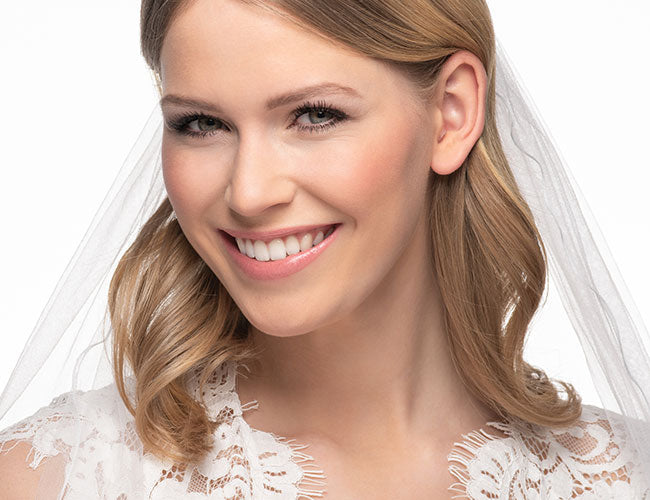 Model mit geschminktem Braut Make Up